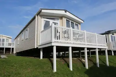 Image de Caravane Familiale avec Vue Panoramique sur la Mer