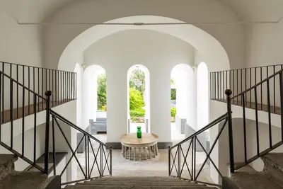 Image de Appartement moderne dans un bâtiment historique à quelques pas de la mer