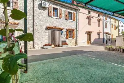 Image de Maison en pierre Malia avec jardin, barbecue, douche extérieure et vélos