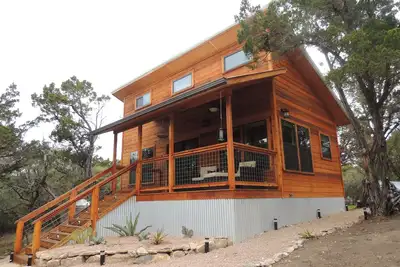 Image de Hillcountry Creekside Cabin, vue sur la cascade, près de Hamilton Pool, Riemers Ranch