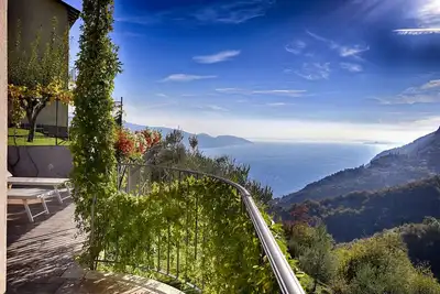 Image de Belvedere, apartment in the historic centre with marvellous lake view