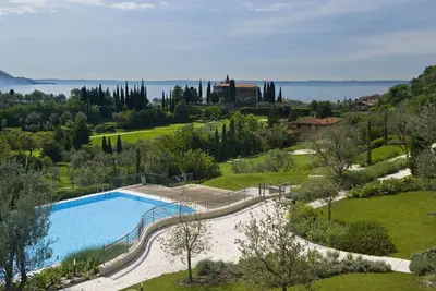 Image de Eagle by Theater Home, in the Golf Bogliaco with pool