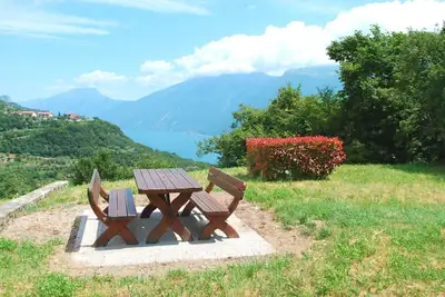 Image de Villa Sole - Theater Home, with garage and beautiful lake view