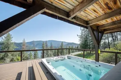 Image de Bay View Heights | Une vue imprenable sur le lac Coeur d`Alene