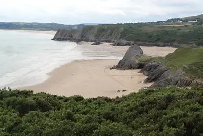 Image de Propriété pour les familles et les chiens, à proximité de promenades dans les falaises et d'une belle plage de sable