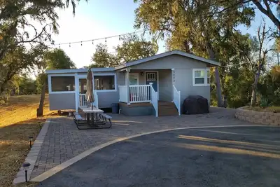 Image de Belle maison neuve sur la rive sud du lac Nacimiento.