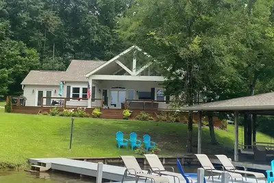 Image de Incroyable maison au bord de l'eau sur le lac Martin! Parfait pour la famille et les amis!