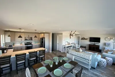 Image de Maison neuve avec vue sur Cook Inlet et les volcans glaciaires imposants