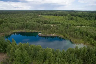 Image de Joli chalet près de la forêt, avec une baignade fantastique dans des grottes de montagne