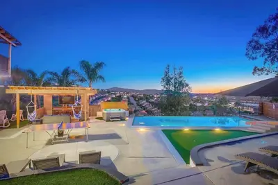 Image de Incroyable maison de piscine pour 24 personnes avec 2 unités