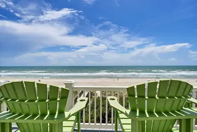 Image de Ts Bubbly- Oceanfront Home avec un bain à remous