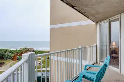 Image de Condo en bord de mer avec terrasse privée, restaurant sur place, Wi-Fi gratuit, à quelques pas de la plage