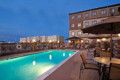 Image de Petit déjeuner gratuit. Piscine extérieure. Gym. Des vacances en famille parfaites!