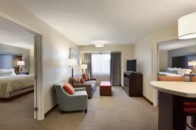 Image de Petit déjeuner gratuit. Piscine et bain à remous. Super endroit! Près des nouveaux campus Chevron et Oxy