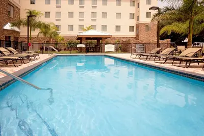 Image de Petit déjeuner gratuit. Piscine extérieure et bain à remous. Super endroit! Près de l'Université du Texas Rio Grande Valley