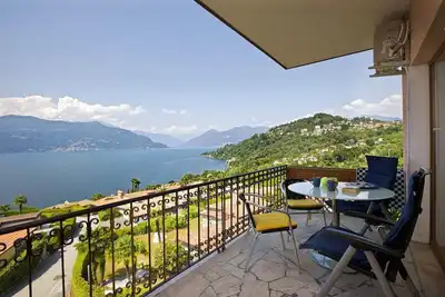 Image de Appartement 1½ pièce avec balcon et vue imprenable sur le lac dans une résidence avec piscine
