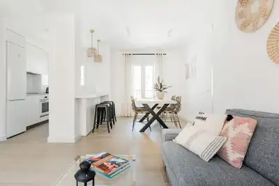 Image de Condo Malaga Center avec Parking. Nouveau rénové! 1 min Alcazaba et Plaza Merced