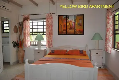 Image de Yellow Bird Apartment in Blue Ocean Cottage in Silver Sands