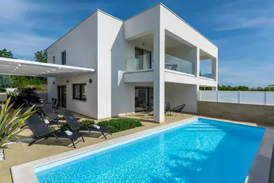 Image de Villa Bella Vista A - villa contemporaine avec piscine privée à proximité d'une plage
