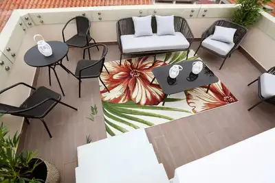 Image de Casa Histórica na Cidade e a um Passo das Praias
