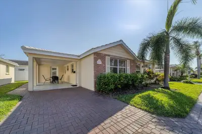 Horizons West Beachside Villa D-10 est une grande villa de 2 chambres et 2 salles de bain en bord de plage!