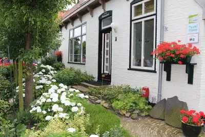 Appartement élégant avec jardin dans une ancienne ferme à De Waal