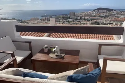 Image de Incroyable studio avec vue sur tous Los Cristianos. Piscine climatisée. Zone tranquille