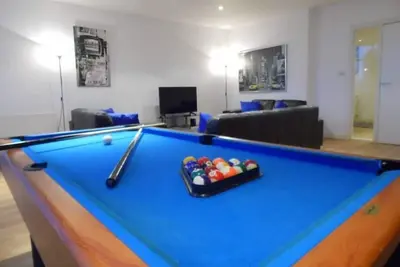 Image de Appartement moderne de 2 chambres près de Sse Hydro et Sec