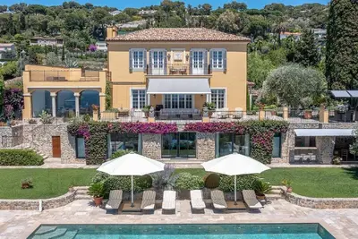 Image de Villa moderne de 5 chambres avec vue mer et piscine, à 5 min en voiture de la mer