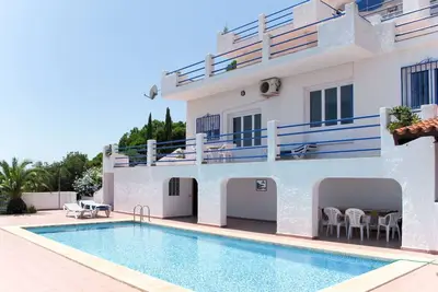 Image de Bel appartement avec climatisation, piscine, Wifi, Tv, terrasse, animaux admis et parking