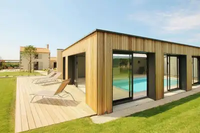 Image de La Demeure du Pont Rolland, grand parc et belle piscine intérieure chauffée