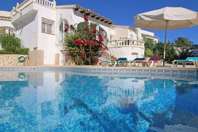 Image de Maison de vacances privée avec piscine privée, climatisation, Wifi, Tv, terrasse, parking