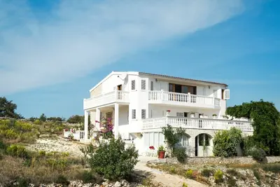 Image de Joli appartement pour 6 personnes avec climatisation, Wifi, Tv, balcon et parking