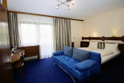 Image de Chambre triple avec douche \/ Wc, balcon - Heidi, pension