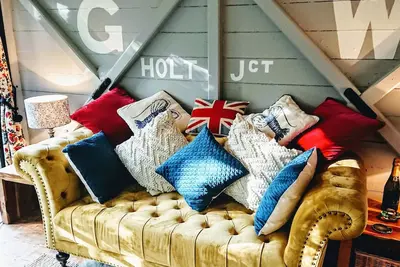 Image de Romantic Railway Carriage in 2 acres! ! By coast path, short walk to beach/pub 😎