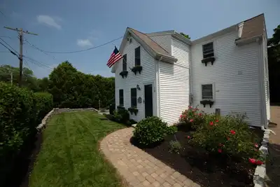 Image de Charmante maison «Waterfront Distric» au cœur du port de Hyannis.