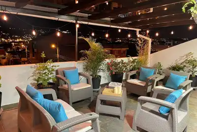 Image de Private Penthouse W\/ Terrace! !