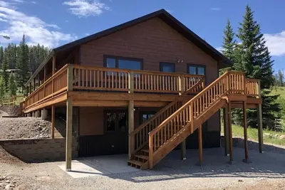 Georgetown Lake House With 4 bedrooms, 3 bathrooms, game room, fire pit, & more