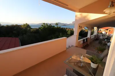 Appartements Sergej-Studio standard avec terrasse et vue sur la mer (Nataša)