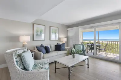Image de Stunning Gulf Front Townhome direct gulf front views!