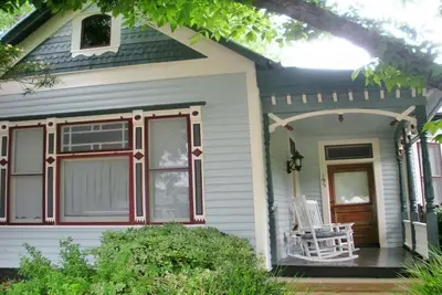 Image de Little Haus - Charming 1895 Victorian in Downtown- Walk To Wurstfest