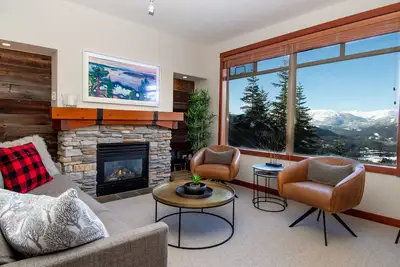 Image de ★ ★ ★ ★ ★ Vue imprenable sur la maison du complexe avec vue sur Creekside - Ski / Bike In & Out