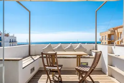 Image de Romantique loft pour couples avec vue sur mer