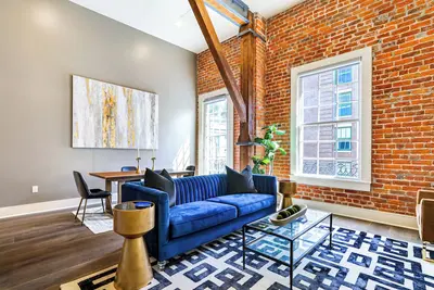 Image de Tout Neuf! * Emplacement central, 2 chambres de luxe | Balcon PRIVÉ * - Les Français