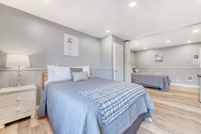 Image de Deux studios acceptant les chiens près de l'océan et du centre-ville de Rockaway Beach!