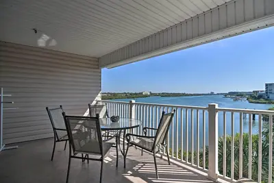 Image de Condo Indian Shores avec balcon, à pied des plages!