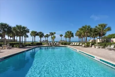 Image de Horizons West Unit # 106 - Une chambre de grande hauteur magnifiquement rénovée avec la meilleure vue sur le golfe.