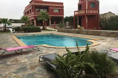 Image de villa avec piscine au bord de la mer