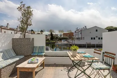 Image de Casa en el canal con amarre y wifi