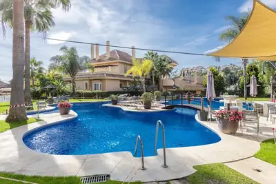 Image de Appartement Aloha Hill Club avec vue sur la mer près du golf d'Aloha